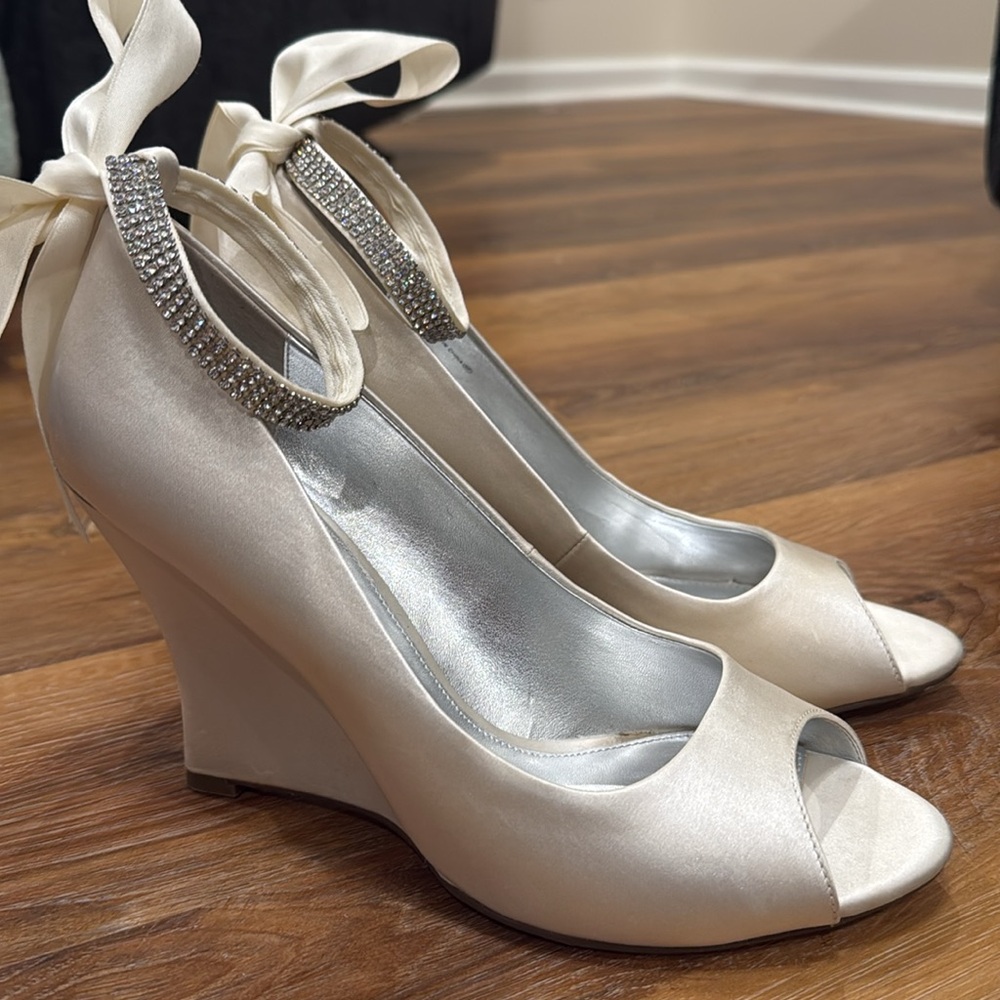 NINA Emma Crystal Embellished Champagne Satin Peep-Toe Wedges (Size: 10M) EUC - Picture 2 of 11